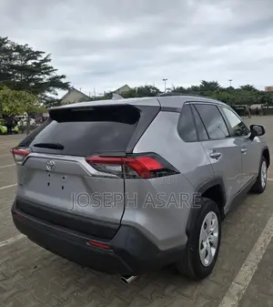 Toyota RAV4 LE AWD 2020