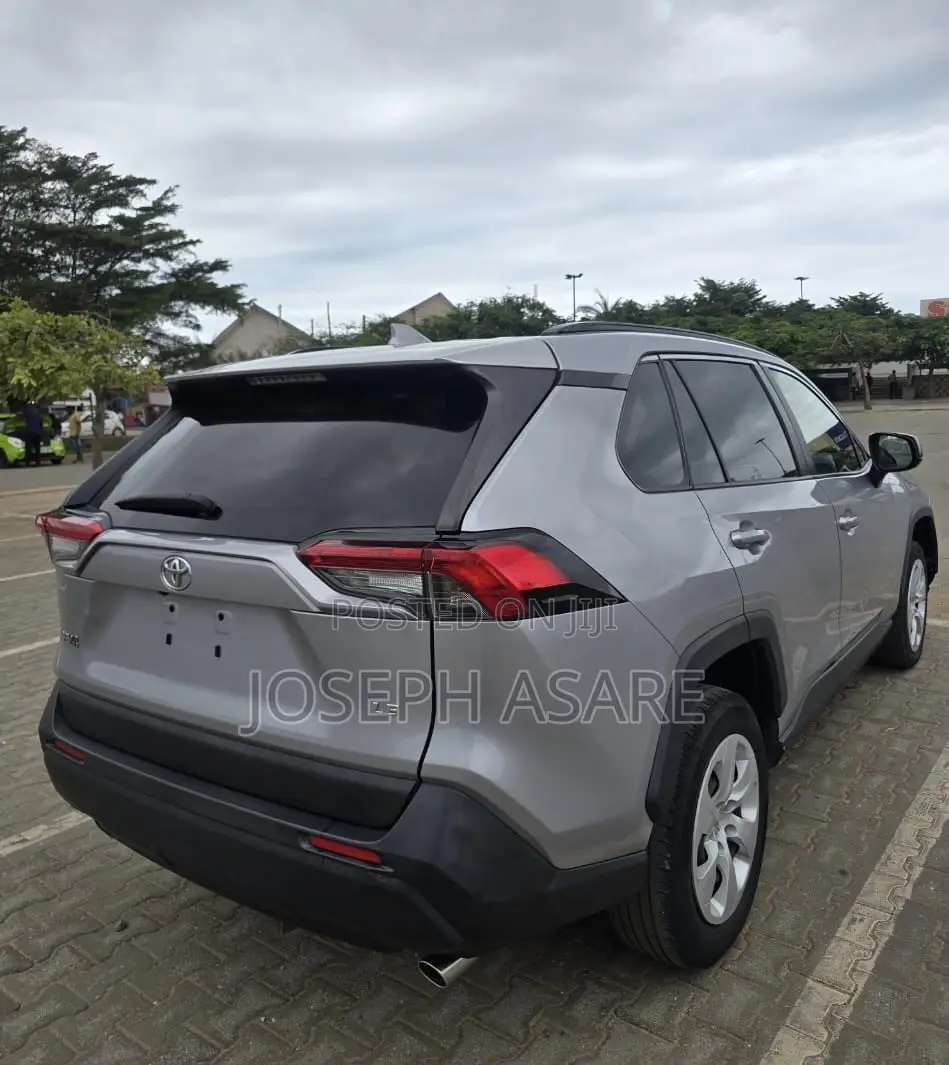 Toyota RAV4 LE AWD 2020