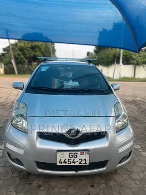 Toyota Vitz 1.3 AWD 3dr 2010 Silver