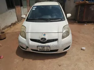 Toyota Vitz 2010 White