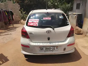 Toyota Vitz 2010 White