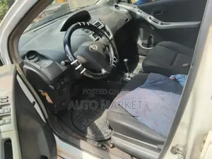 Toyota Vitz 2010 White
