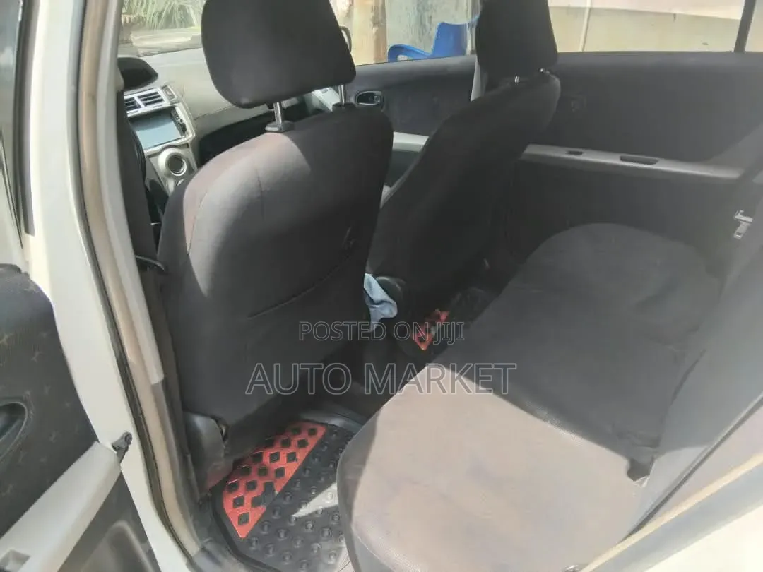 Toyota Vitz 2010 White