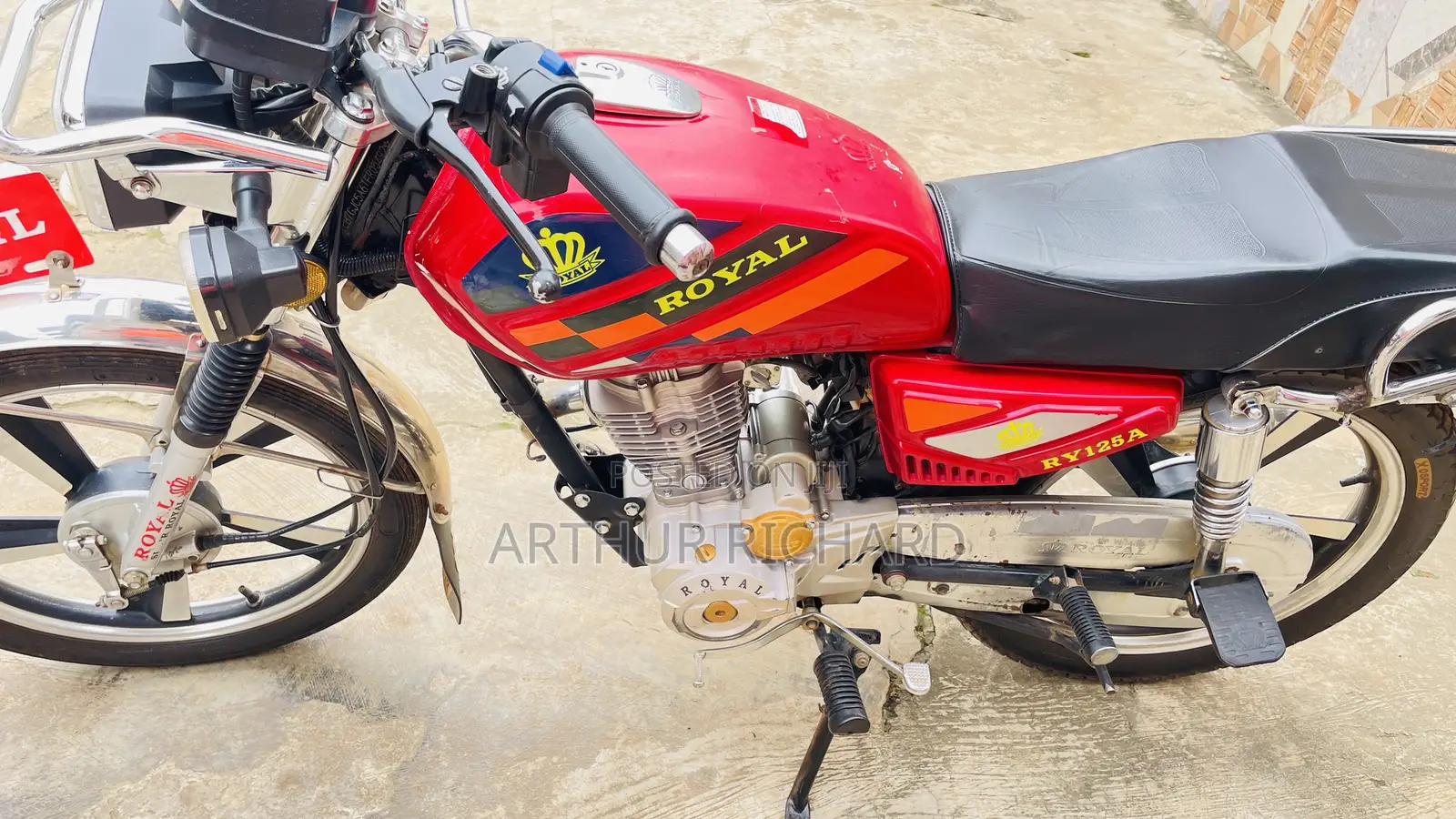 Royal Enfield Signals 2025 Red