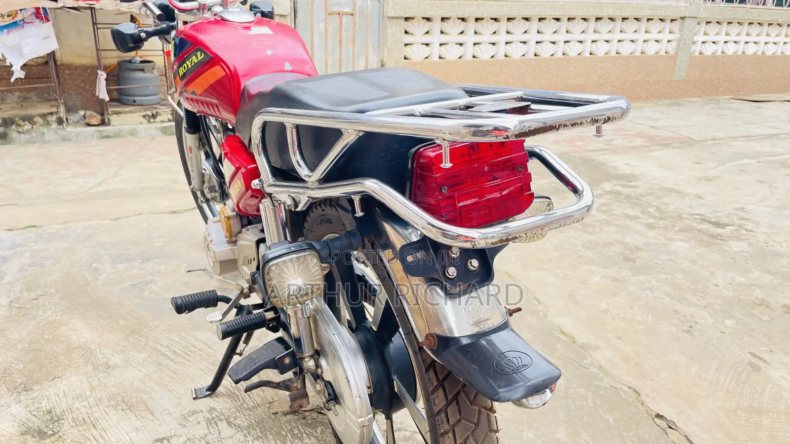 Royal Enfield Signals 2025 Red