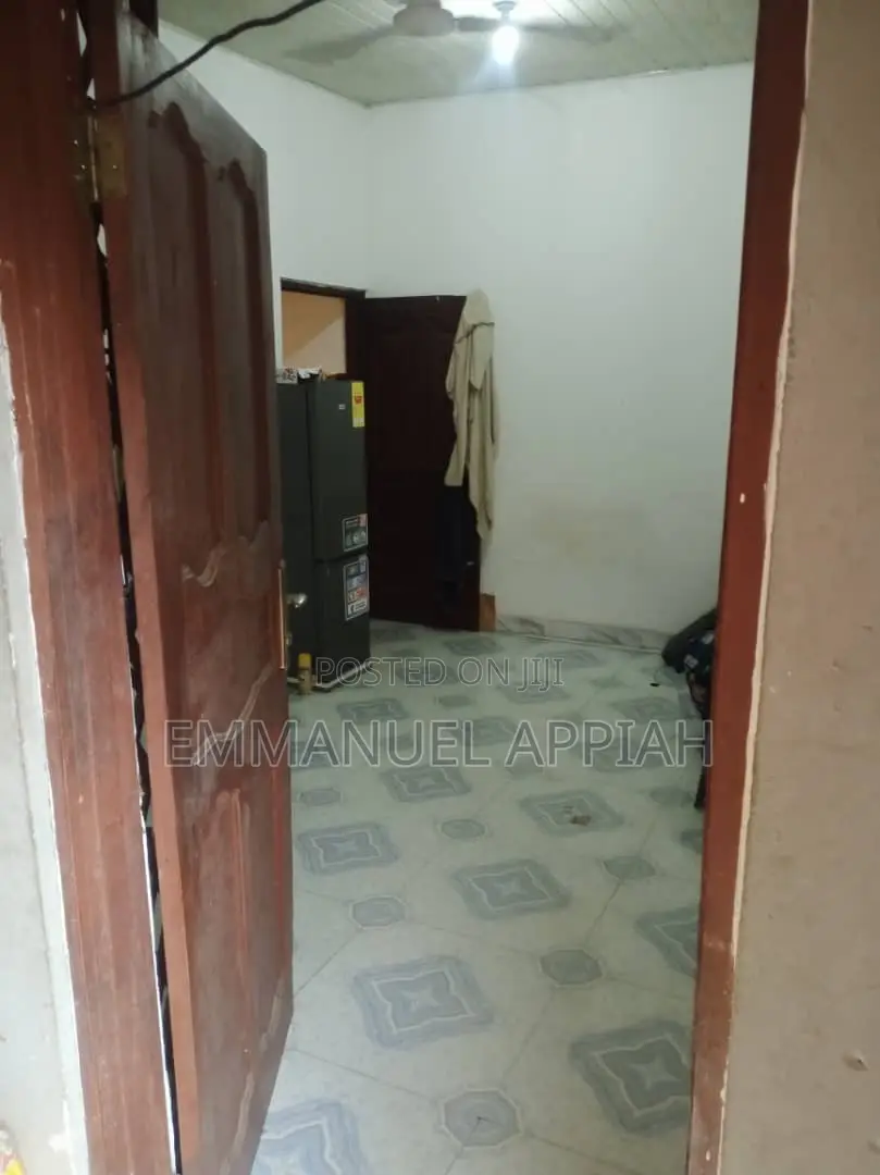 1bdrm Room & Parlour in Ablekuma Fan Milk for rent