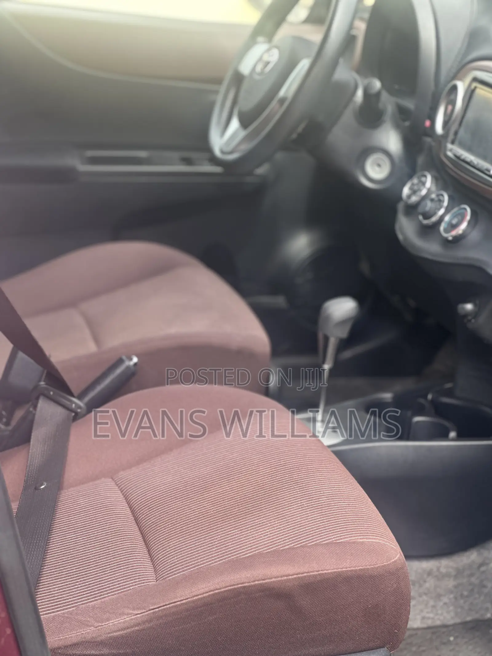 Toyota Vitz 1.3 FWD 3dr 2011