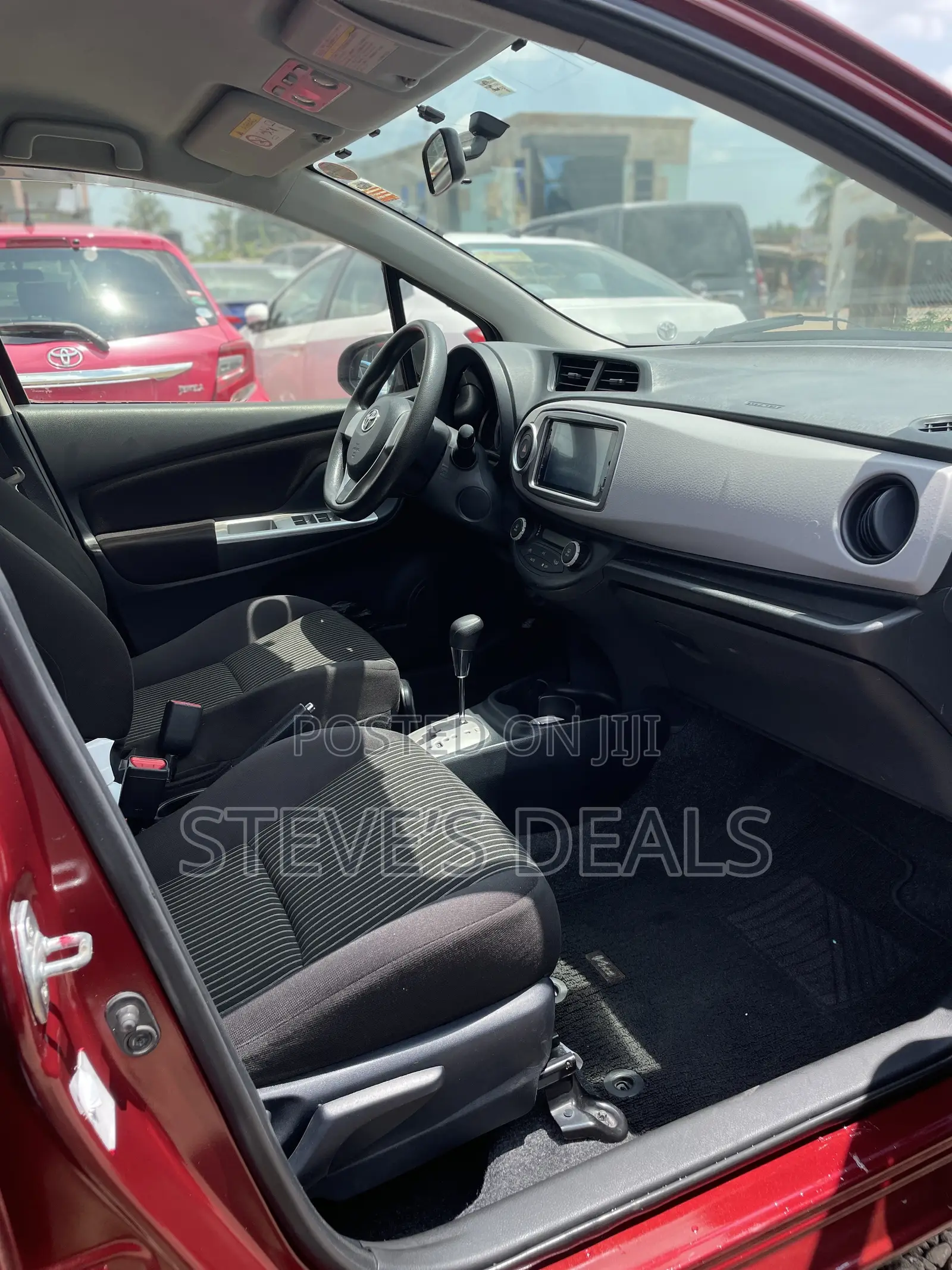 Toyota Vitz 1.3 FWD 5dr 2015 Burgundy