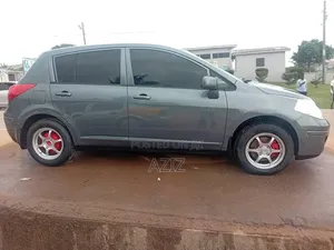 Nissan Versa 2005 Gray