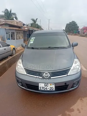 Nissan Versa 2005 Gray