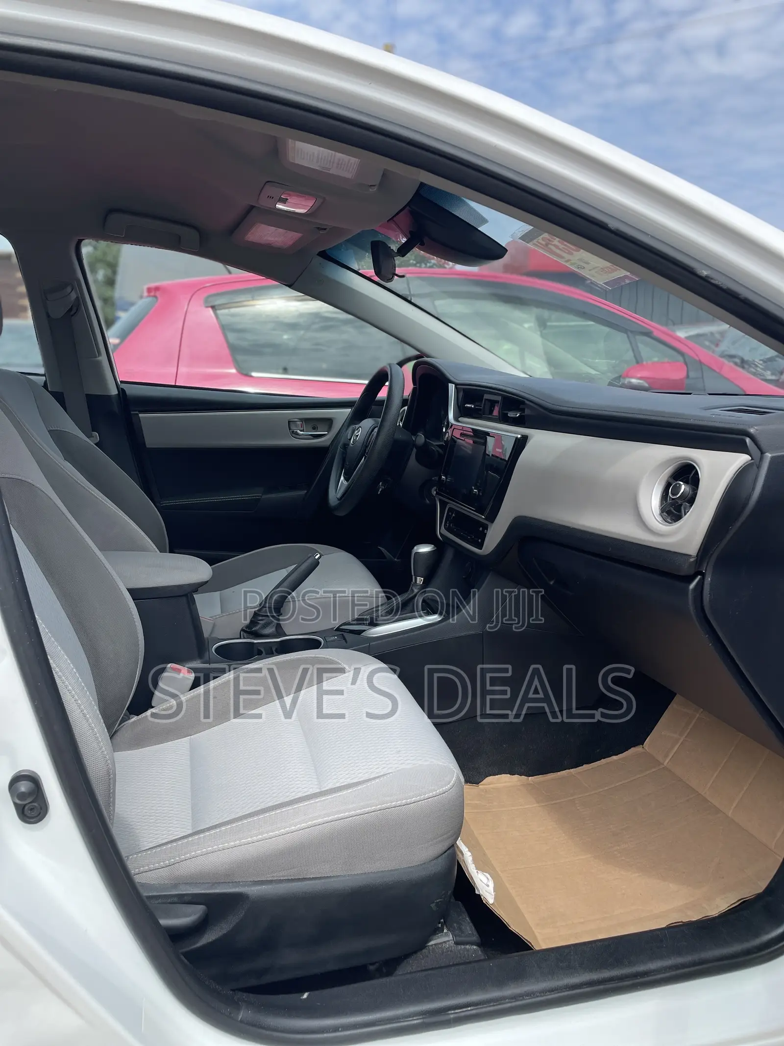 Toyota Corolla LE 4dr Sedan (1.8L 4cyl CVT) 2017 White