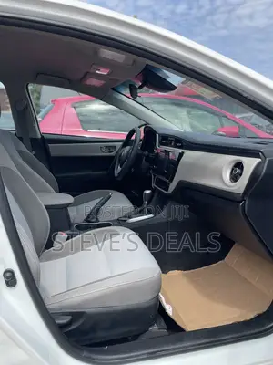 Toyota Corolla LE 4dr Sedan (1.8L 4cyl CVT) 2017 White