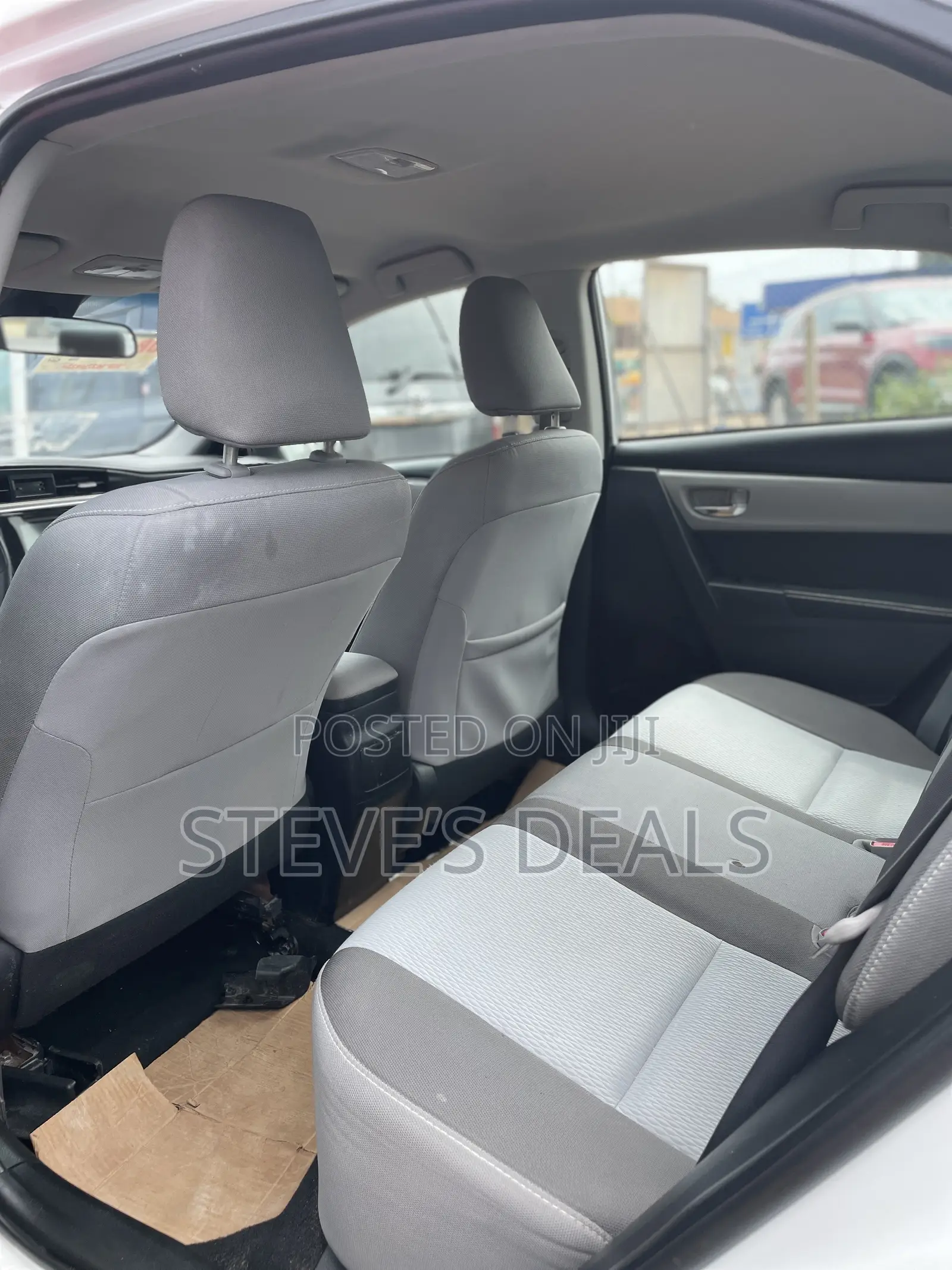 Toyota Corolla LE 4dr Sedan (1.8L 4cyl CVT) 2017 White