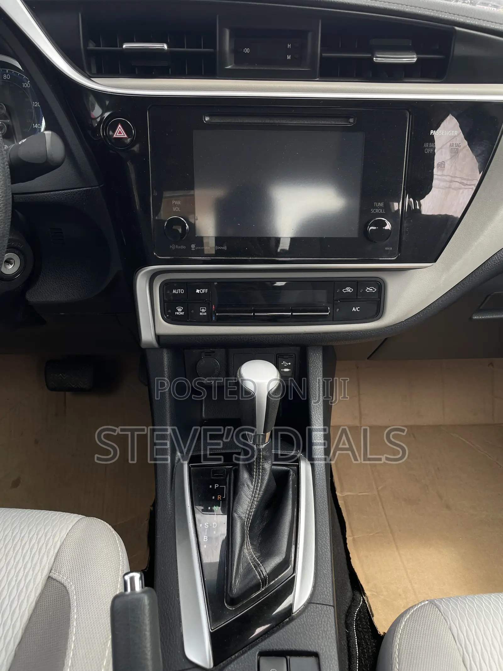 Toyota Corolla LE 4dr Sedan (1.8L 4cyl CVT) 2017 White