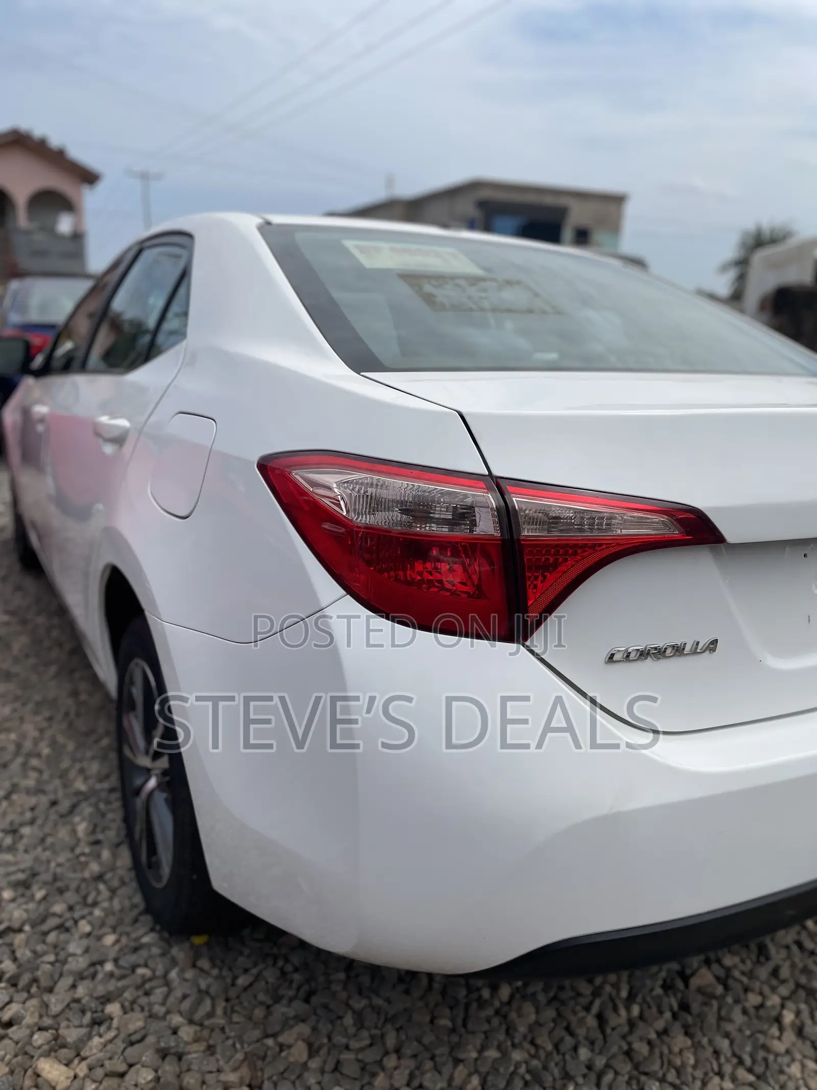 Toyota Corolla LE 4dr Sedan (1.8L 4cyl CVT) 2017 White