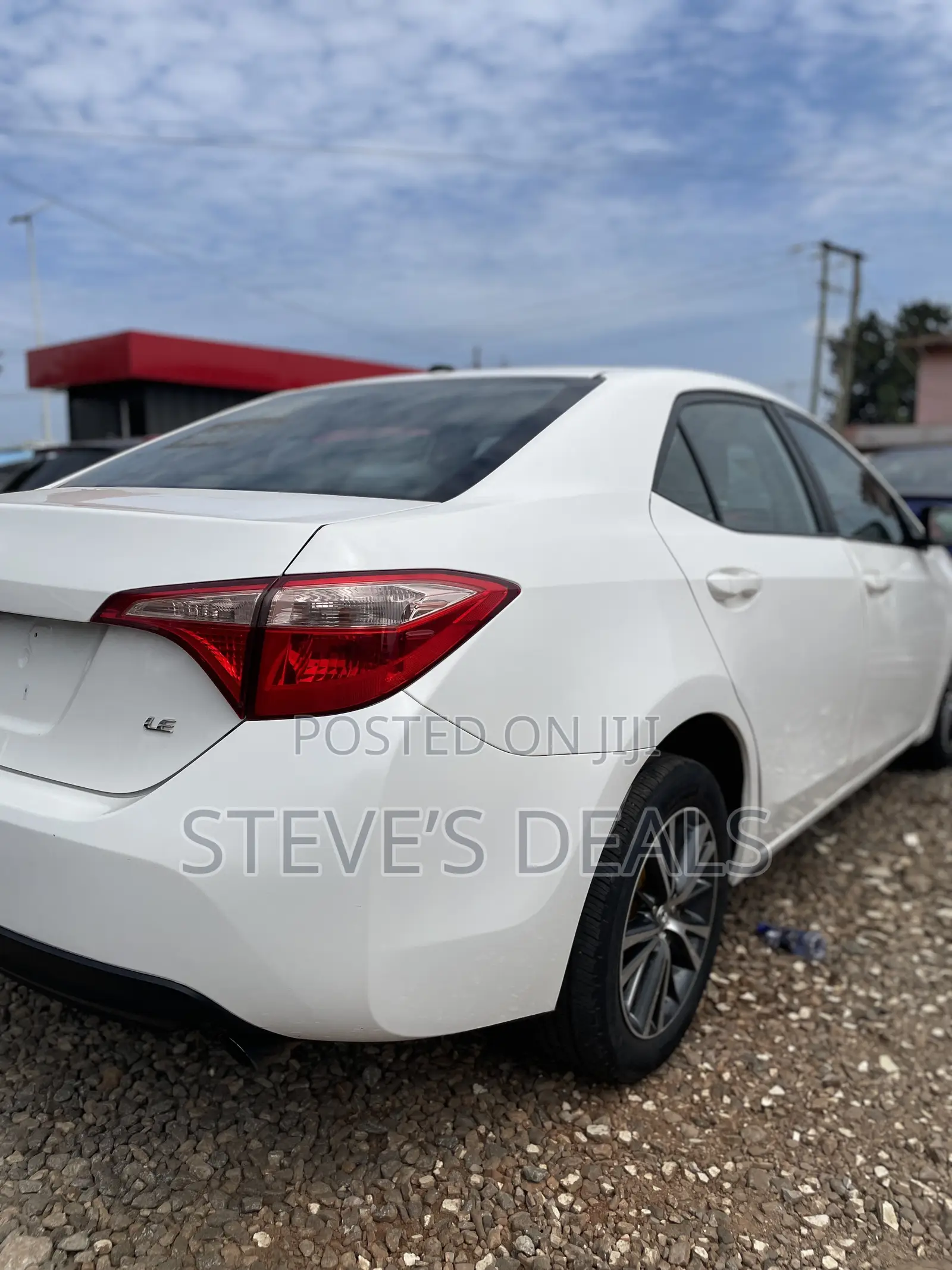Toyota Corolla LE 4dr Sedan (1.8L 4cyl CVT) 2017 White