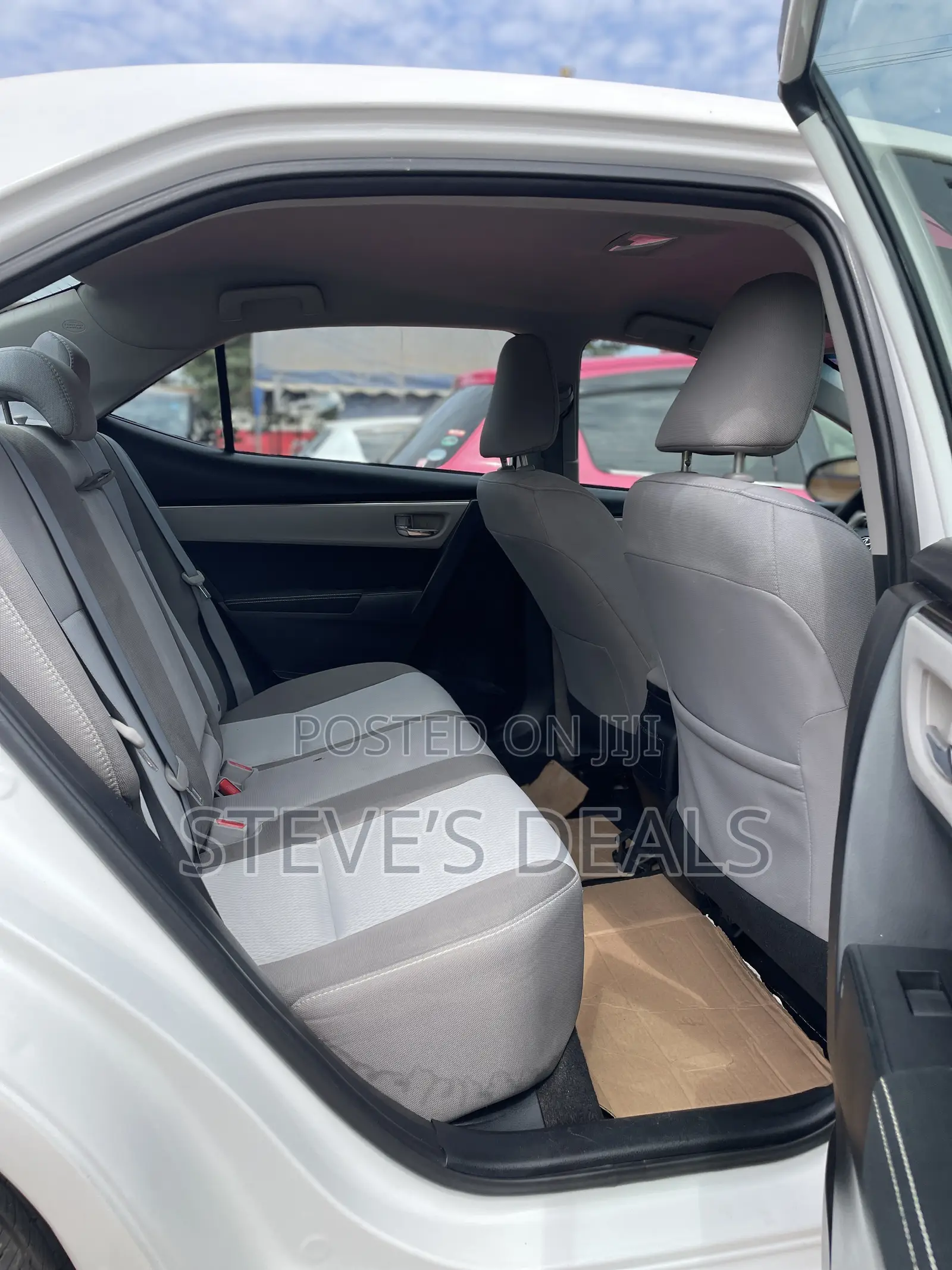 Toyota Corolla LE 4dr Sedan (1.8L 4cyl CVT) 2017 White