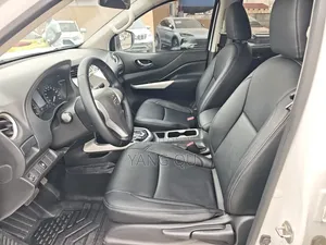Nissan Navara 2019 White