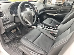 Nissan Navara 2019 White