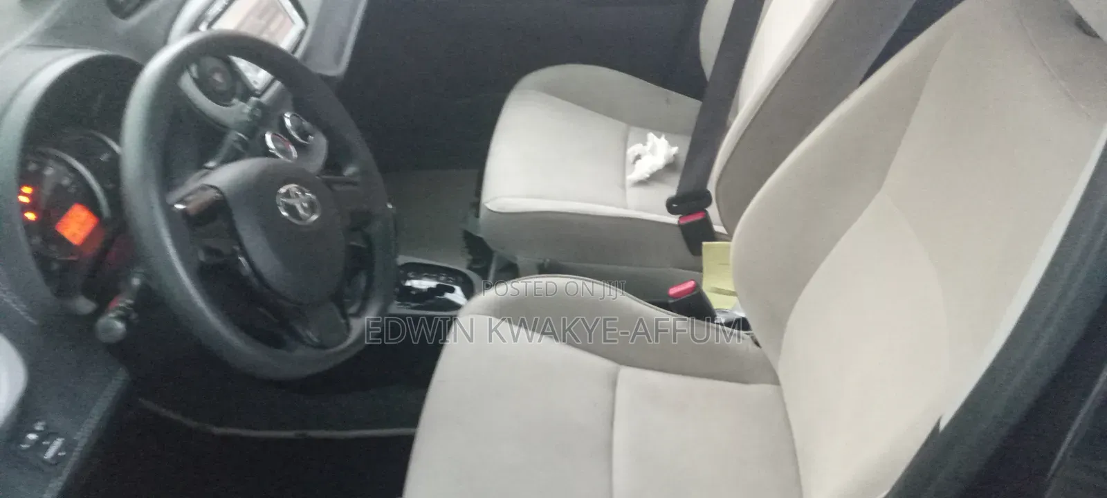Toyota Vitz 1.0 FWD 5dr 2013 Black