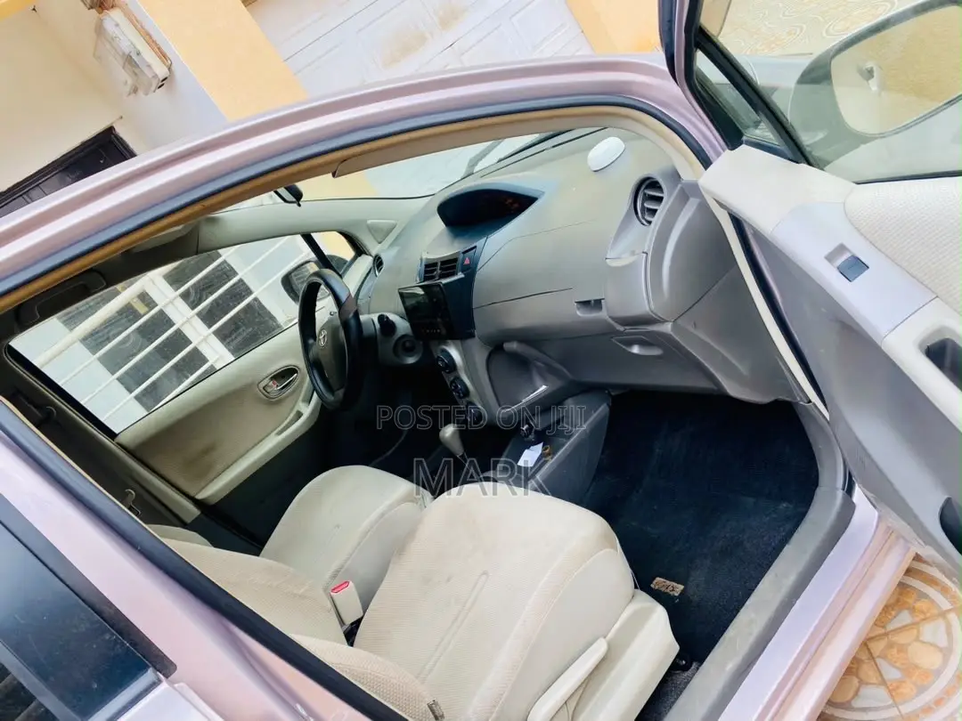 Toyota Vitz 2010