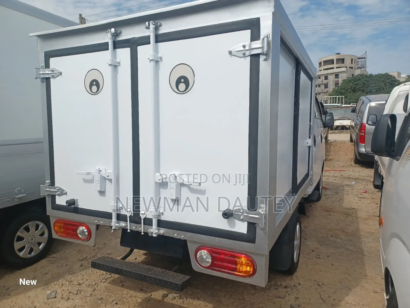 Hyundai Porta Double Cabin Container Automatic