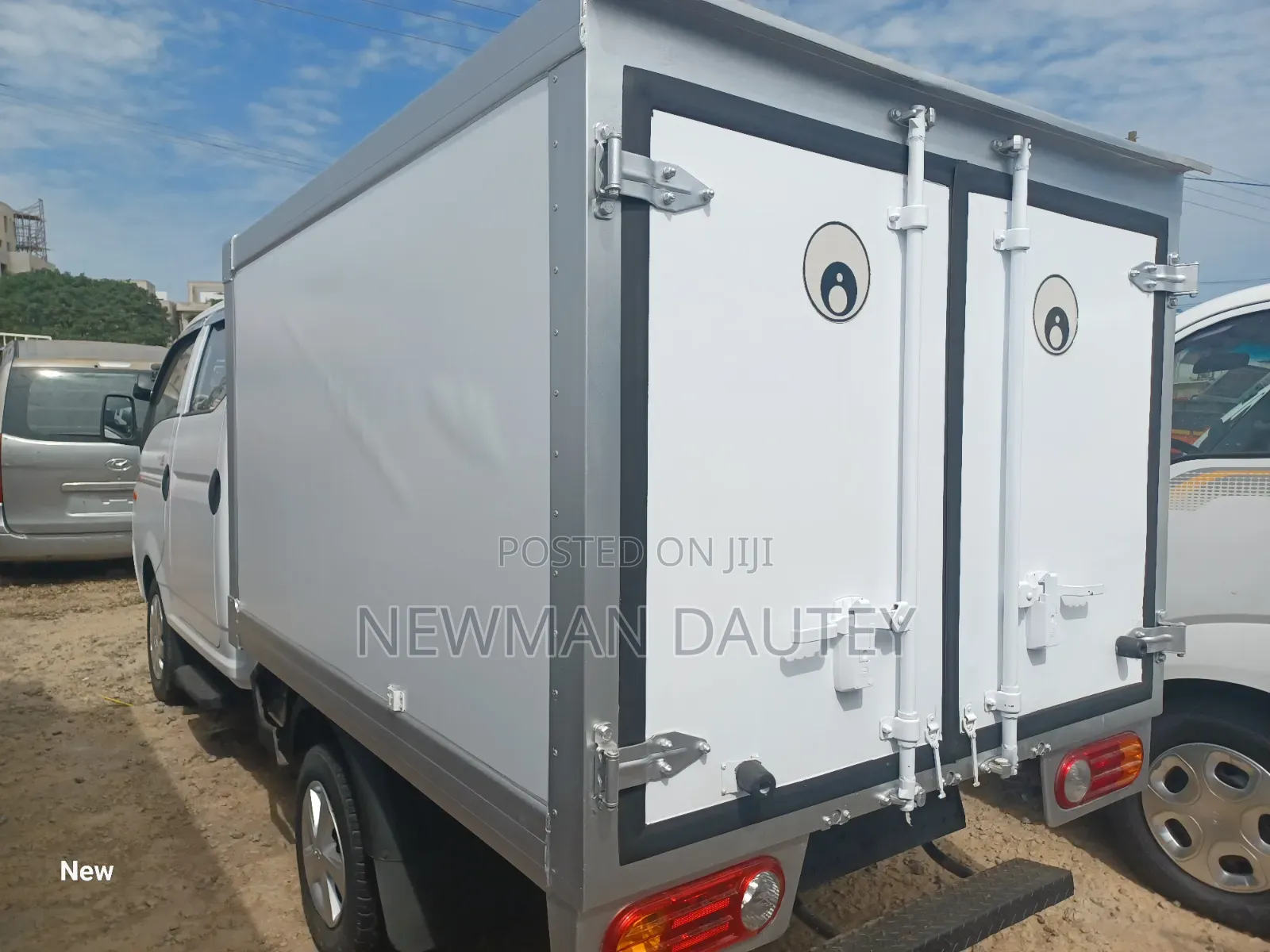 Hyundai Porta Double Cabin Container Automatic