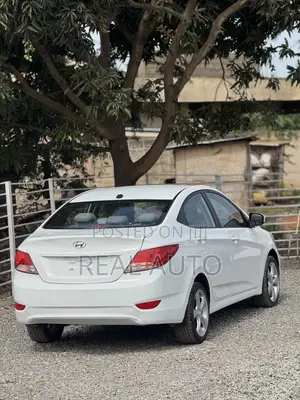 Hyundai Accent SE Sedan 2016 White