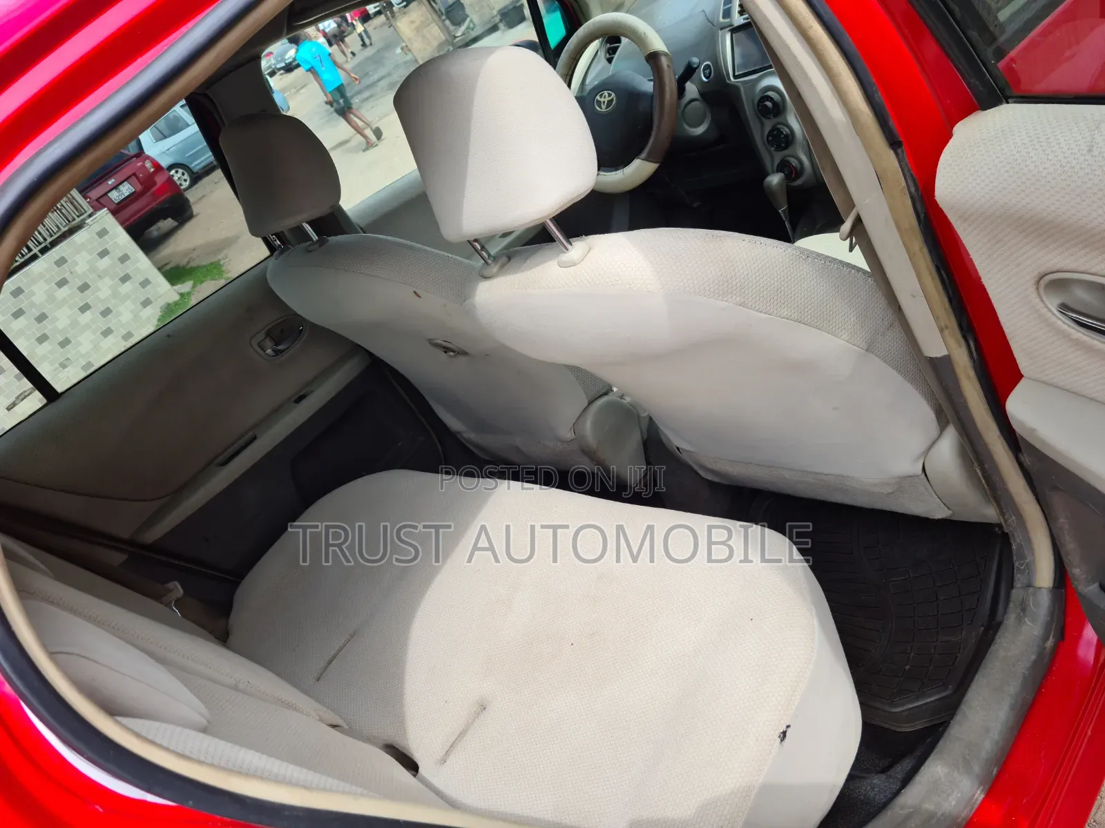 Toyota Vitz 1.3 FWD 5dr 2010 Red