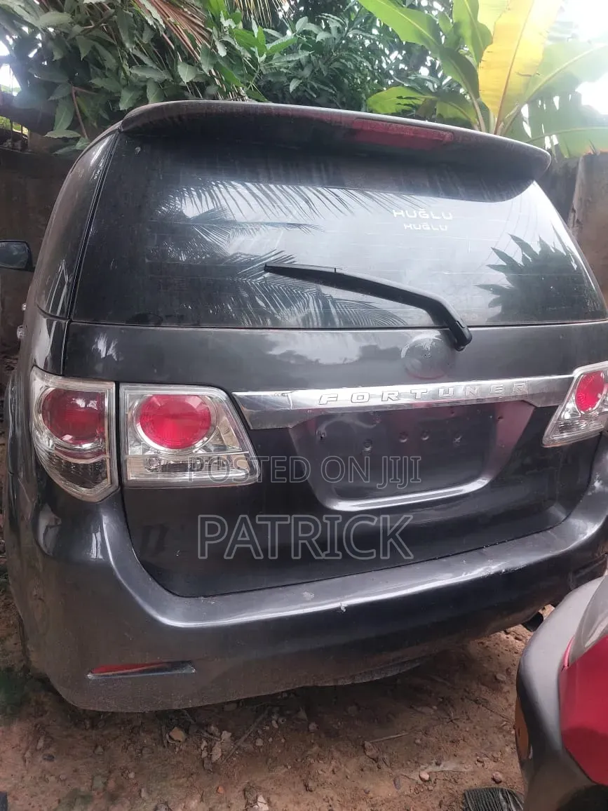 Toyota Fortuner 2.7 AWD 2014 Black