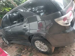 Toyota Fortuner 2.7 AWD 2014 Black