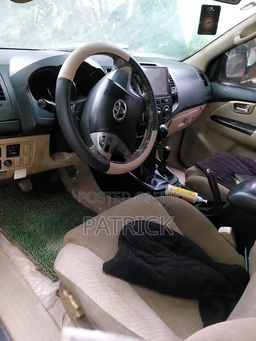 Toyota Fortuner 2.7 AWD 2014 Black
