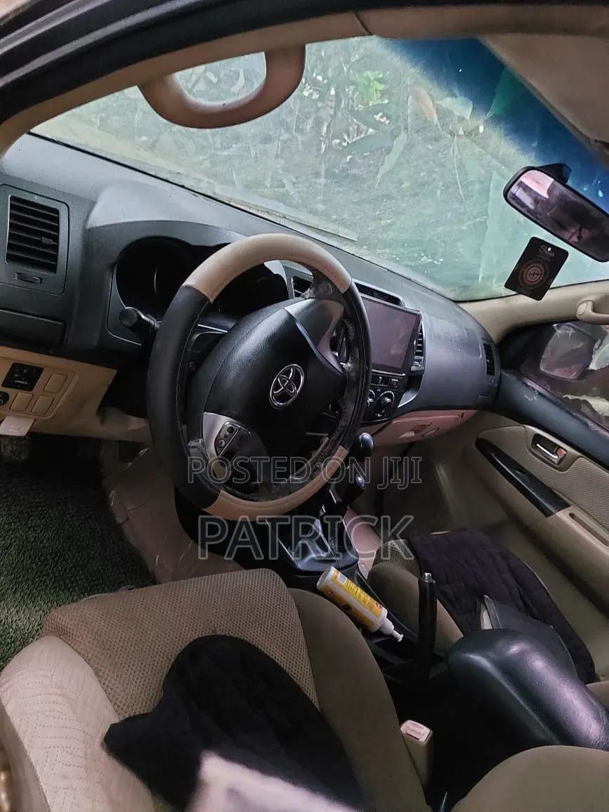 Toyota Fortuner 2.7 AWD 2014 Black
