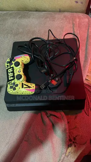 PS4 Slim With 3games Installed