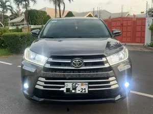 Toyota Highlander LE Plus 2019 Gray