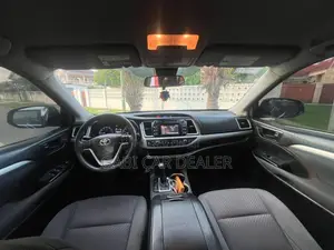 Toyota Highlander LE Plus 2019 Gray