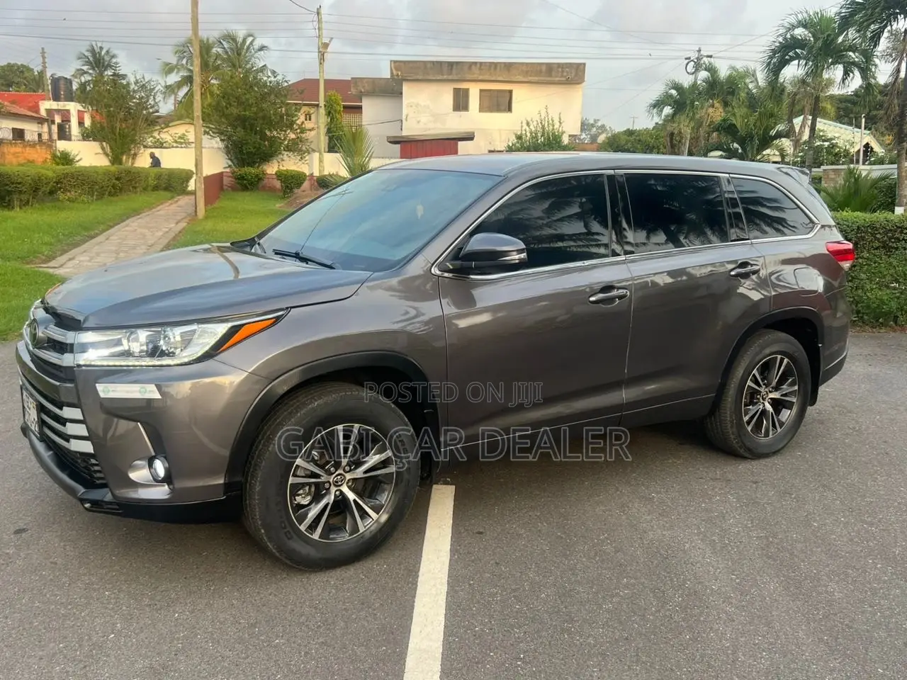 Toyota Highlander LE Plus 2019 Gray