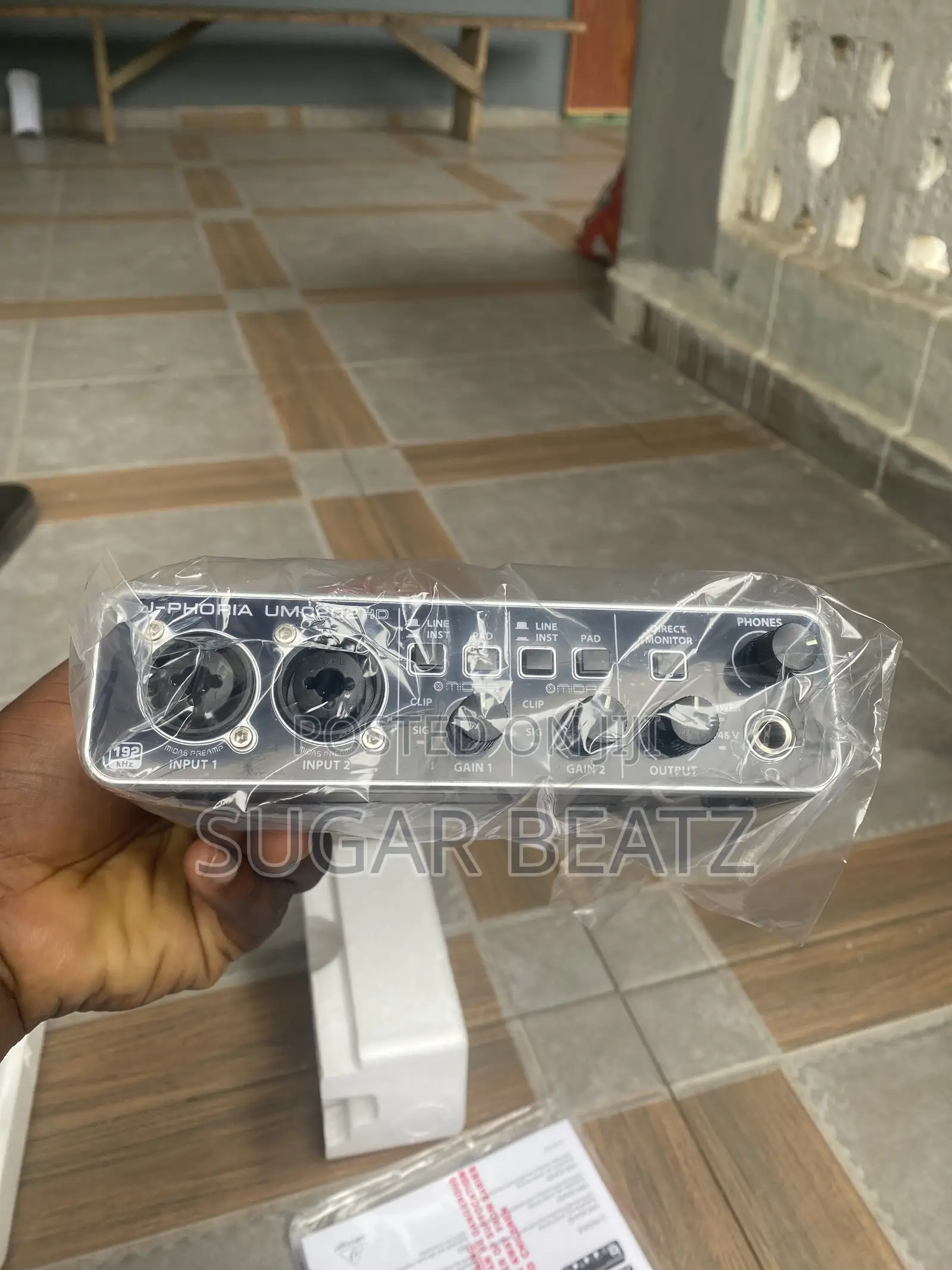Behringer UMC 202HD Audio Interface.Sound Card