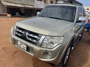 Mitsubishi Pajero 2015 Gray