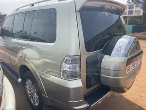 Mitsubishi Pajero 2015 Gray