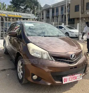 Toyota Vitz 1.3 AWD 3dr 2013 Brown