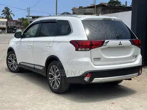 Mitsubishi Outlander GT 4dr SUV AWD (3.0L 6cyl 6A) 2015 White