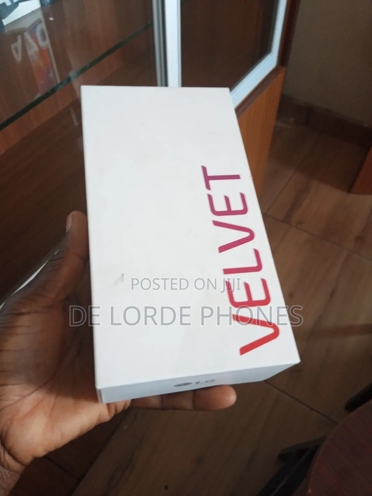 New LG Velvet 128 GB Black