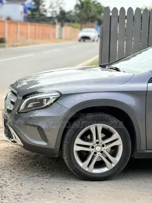 Mercedes-Benz GLA-Class GLA200 Sport Utility 4-Door (2.0L, 4cyl Turbo)