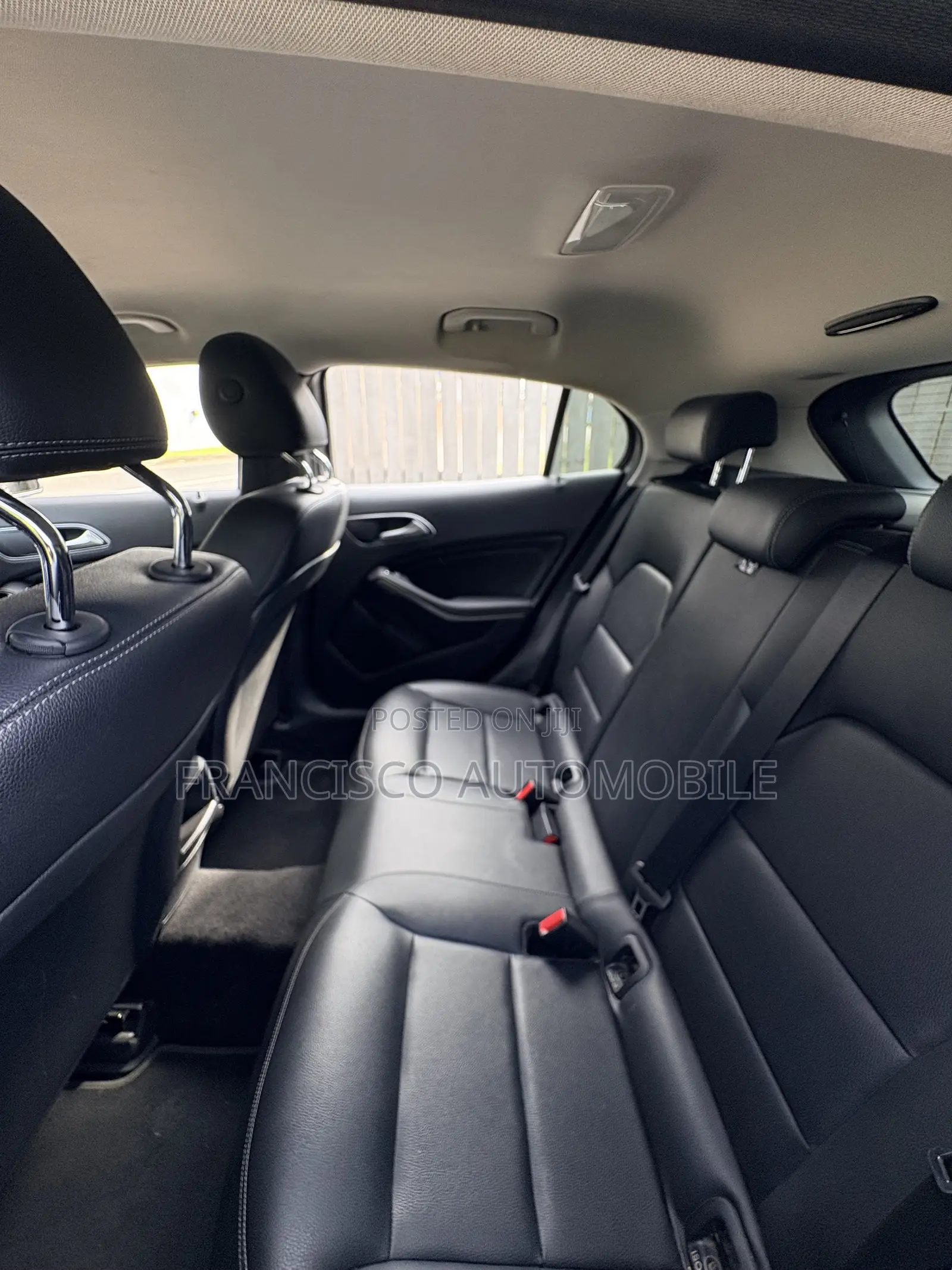 Mercedes-Benz GLA-Class GLA200 Sport Utility 4-Door (2.0L, 4cyl Turbo)