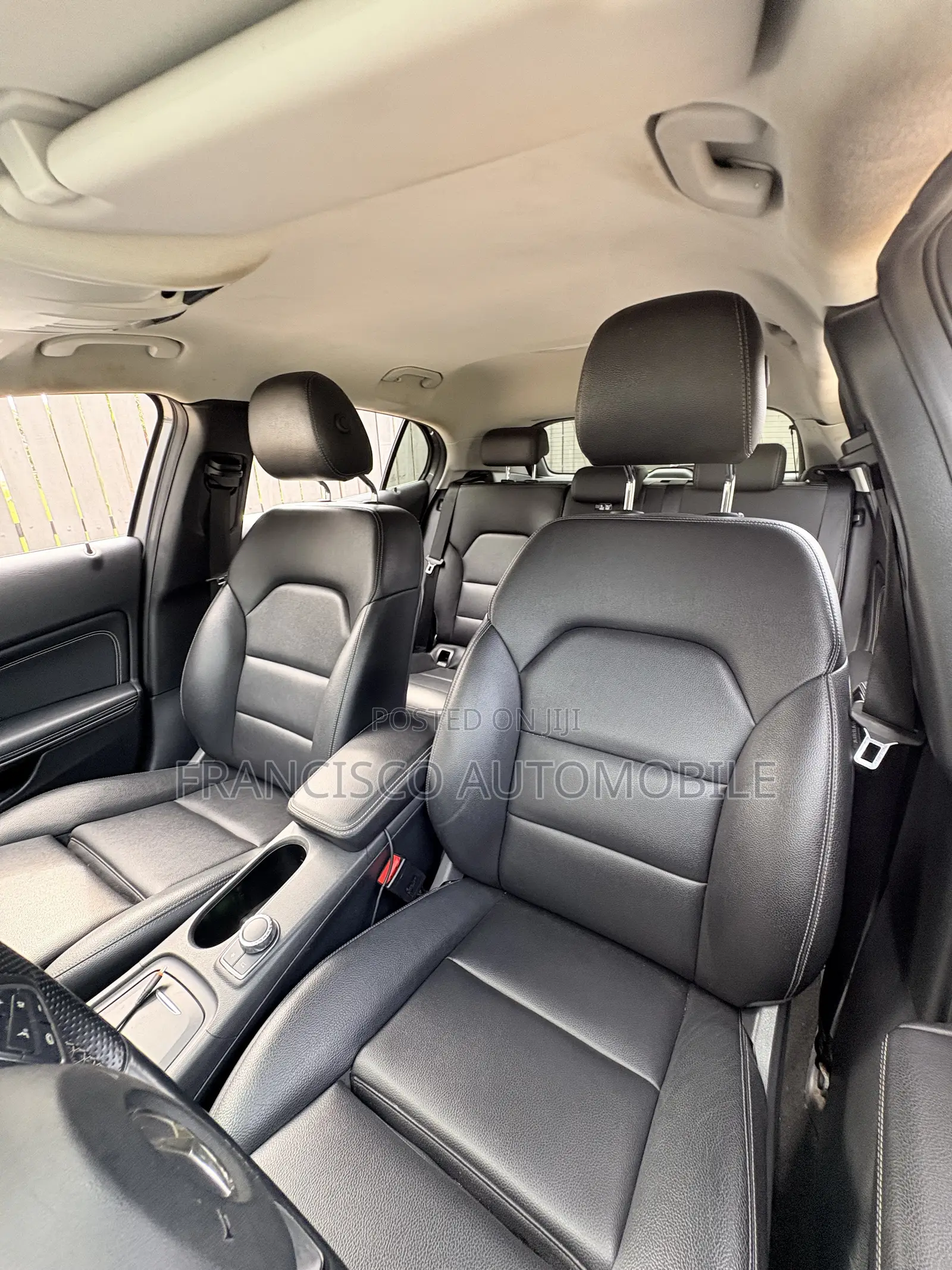 Mercedes-Benz GLA-Class GLA200 Sport Utility 4-Door (2.0L, 4cyl Turbo)