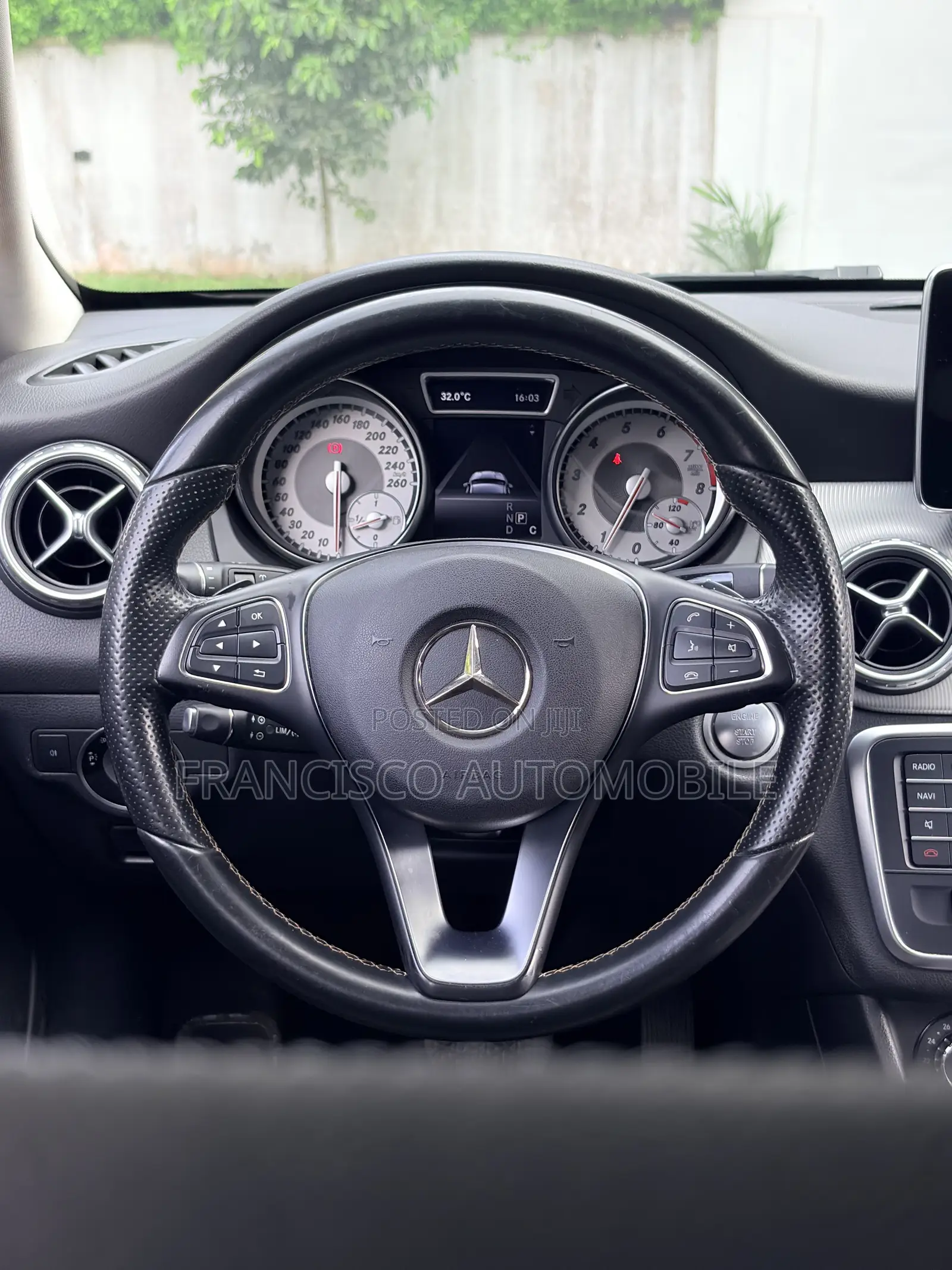 Mercedes-Benz GLA-Class GLA200 Sport Utility 4-Door (2.0L, 4cyl Turbo)