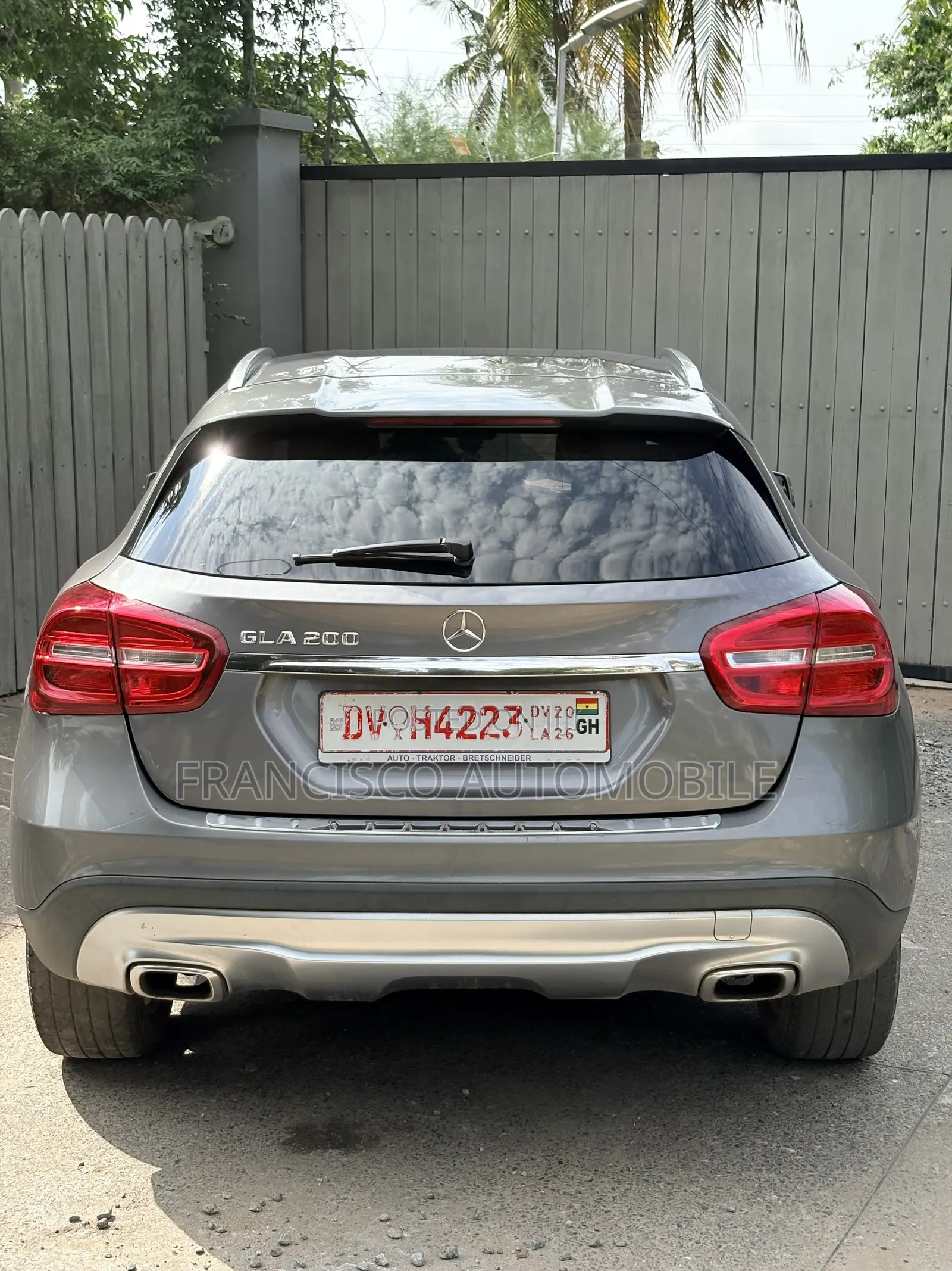 Mercedes-Benz GLA-Class GLA200 Sport Utility 4-Door (2.0L, 4cyl Turbo)
