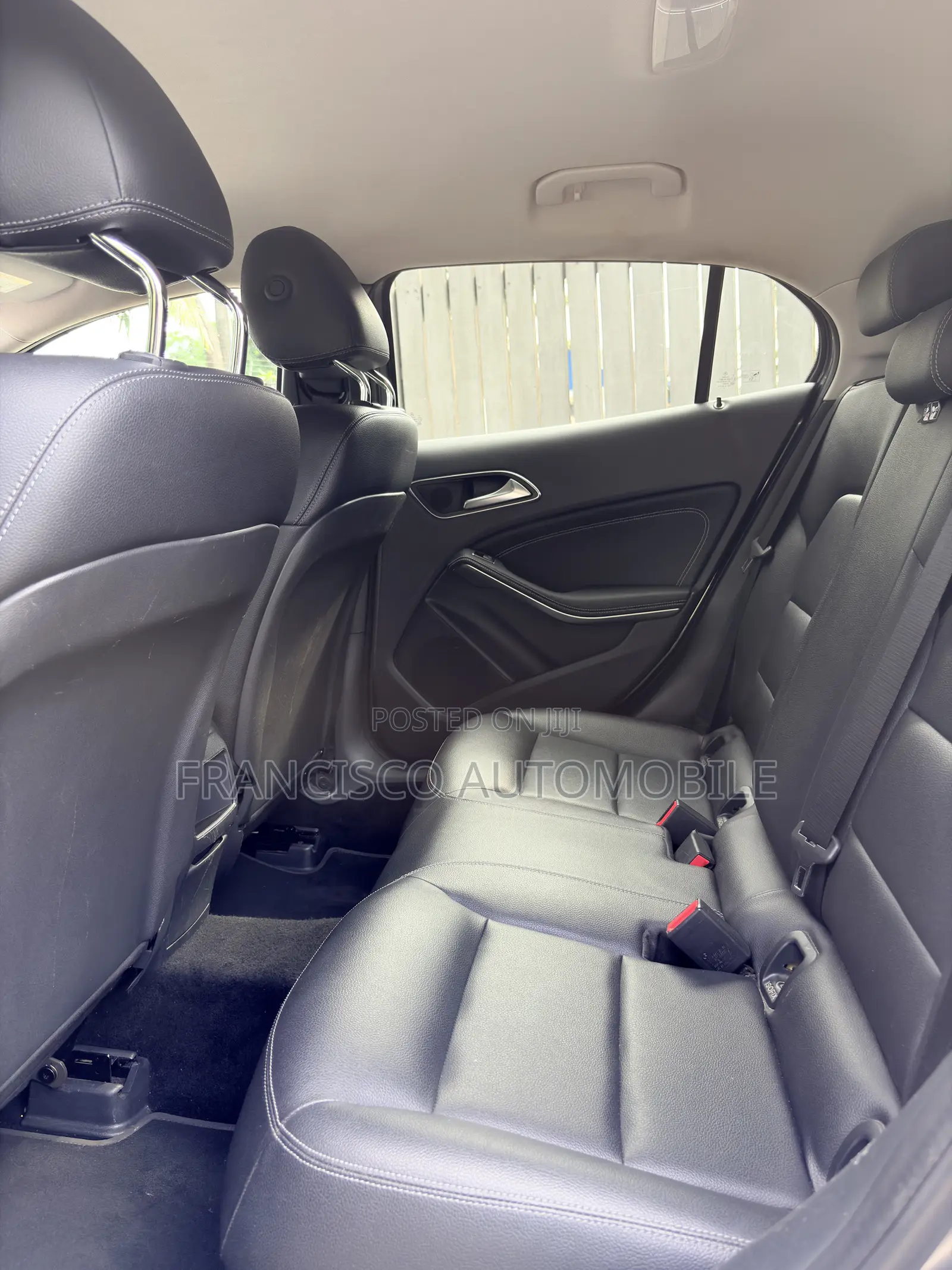Mercedes-Benz GLA-Class GLA200 Sport Utility 4-Door (2.0L, 4cyl Turbo)