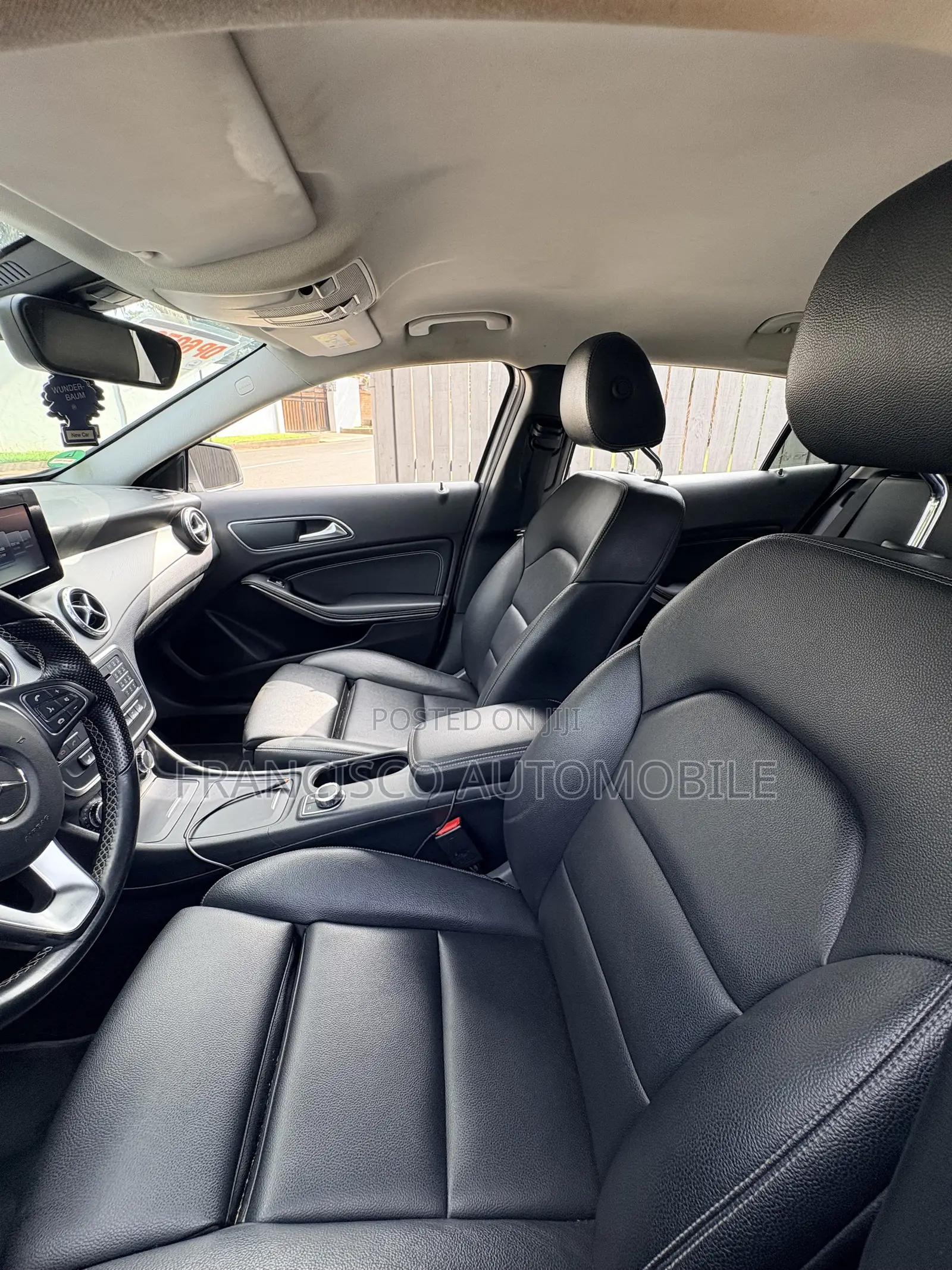 Mercedes-Benz GLA-Class GLA200 Sport Utility 4-Door (2.0L, 4cyl Turbo)